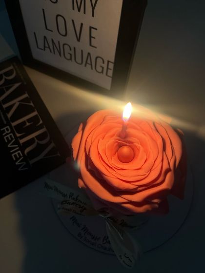A candlelit shot of the fondant rose cake. The details in the petals really stand out, making it a very romantic and aesthetic choice.