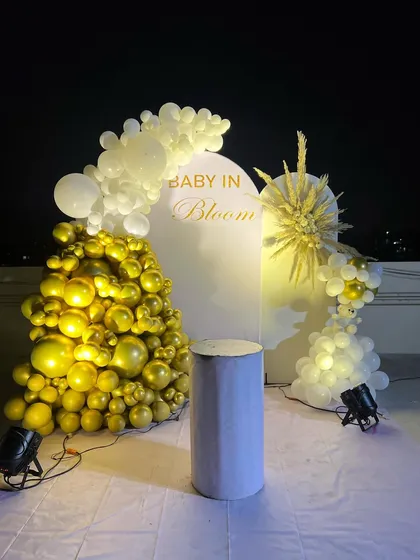 A full view of our elegant "Baby in Bloom" theme, showcasing the arrangement of gold and white balloons. This setup is perfect for a chic and memorable baby shower event, especially for evening celebrations where the lighting stands out.