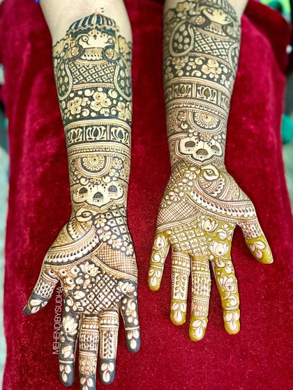 Another shot of Divya's bridal henna, showing the beautiful symmetry and the rich color of the paste.