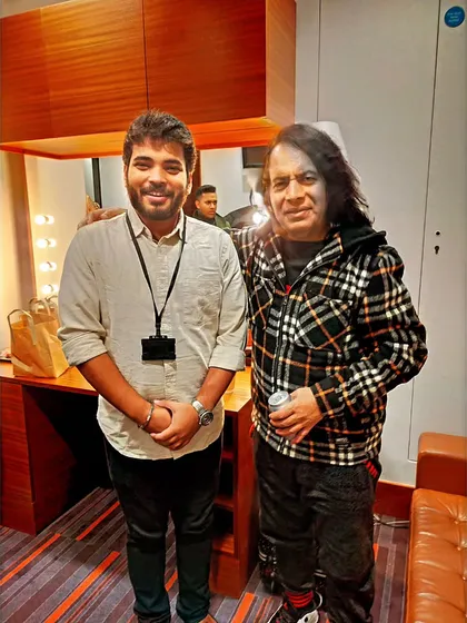 A memorable evening at the Darbar Festival in London, where I had the blessing of meeting and listening to the tabla solo of the legend Ustad Tari Khan Sahab.