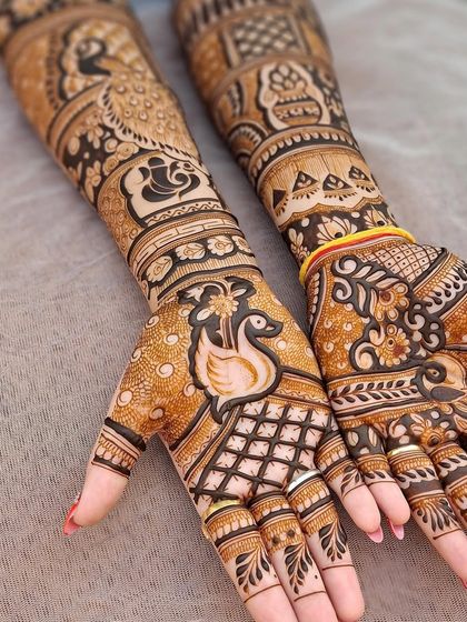 A beautiful bridal design featuring swans, peacocks, and a Ganesha motif. The combination of these auspicious symbols is perfect for a wedding.