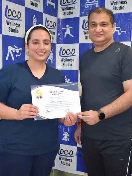 Ending a great session with recognition. This participant is being awarded her certificate of excellence for her outstanding performance in our HIIT and Tabata workshop.