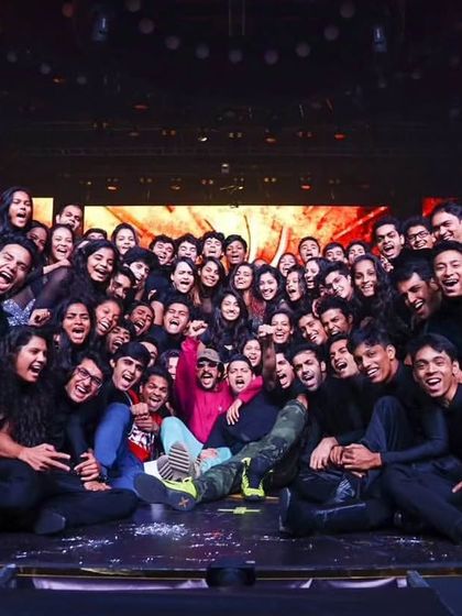 The energy is always insane with Ranveer Singh. A group picture after a high octane performance at the Filmfare Awards.