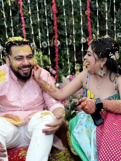 The Haldi ceremony is pure, beautiful chaos, and I live for it. It’s not about perfectly posed pictures. It’s about capturing the real laughter, the playful smearing of haldi, and the genuine joy shared with family and friends. These are the memories that will always make you smile.