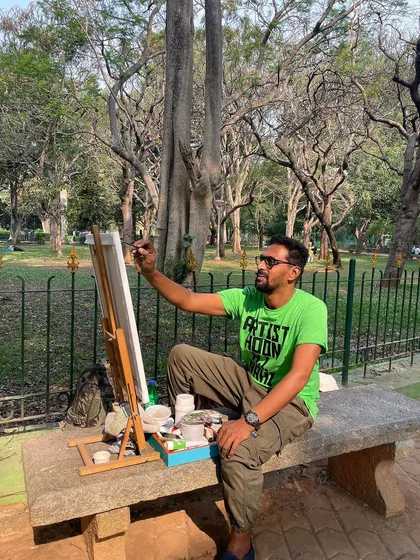 Here I am, painting 'Bliss of Shade' on a beautiful day in Cubbon Park. Plein air painting, or painting outdoors, offers a unique connection to the subject.