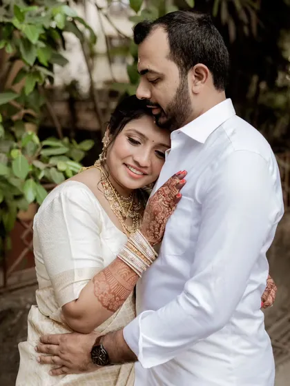 The gentle comfort and love in a South Indian wedding portrait. My photography style adapts to different cultures, always focusing on the universal language of emotion. Here, I captured a tender embrace that speaks volumes about their bond.