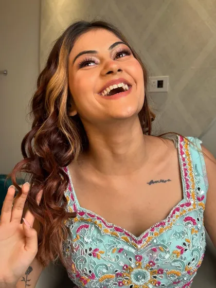 The pure joy of feeling great. This candid shot captures the beautiful smile and the effortless vibe of the soft waves and pretty makeup.
