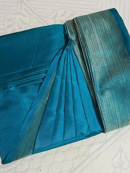 This beautiful teal blue saree has been pre-pleated and is ready to go. My service ensures that even plain sarees look exceptionally elegant with perfectly uniform pleats.
