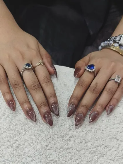 Another view of this stunning Cat Eye nail set. You can really see how the magnetic effect catches the light, giving the nails a unique, dimensional look that stands out.