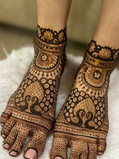 Your feet deserve just as much attention. I design beautiful and elaborate foot mehandi, like these matching peacock patterns, to complete your bridal look. The dark color is my guarantee.