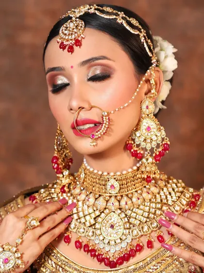 The perfect shot to appreciate the detail in our rental bridal jewellery. This heavy Kundan and Polki set with red bead drops is designed to make any bride feel like royalty.