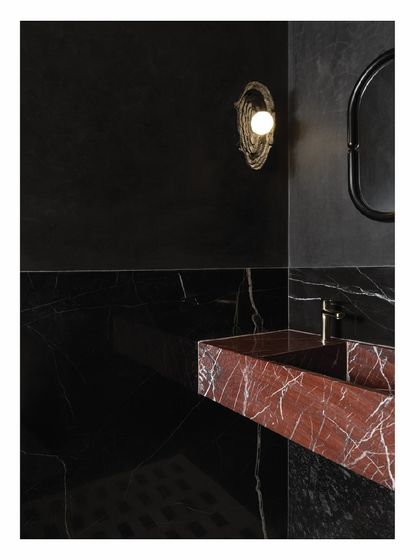 Bathrooms & Powder Rooms: Private Retreats photo 6