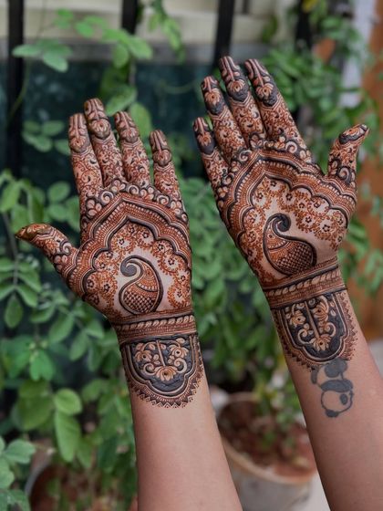 Another view of this special design for a fellow mehendi artist.