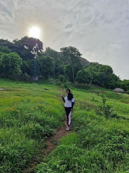 The beautiful green trail on the way down from Uttari Betta, with the sun now higher in the sky.