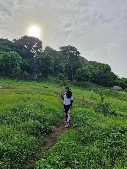 The beautiful green trail on the way down from Uttari Betta, with the sun now higher in the sky.