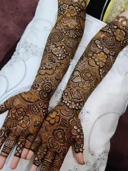 This full coverage bridal mehndi is a great example of how I blend different elements, from checkered patterns to blooming roses, into one cohesive design.