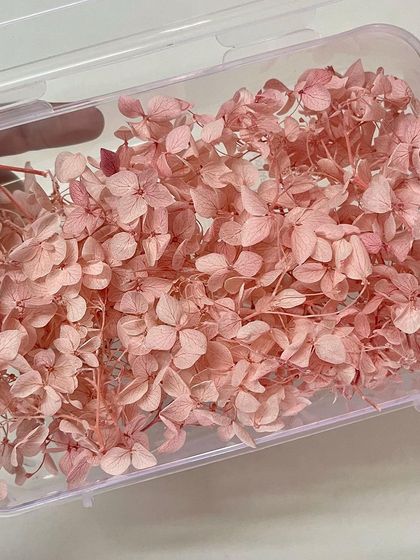 I love this peachy-pink shade of hydrangea. It's so romantic and works beautifully for day or evening events.