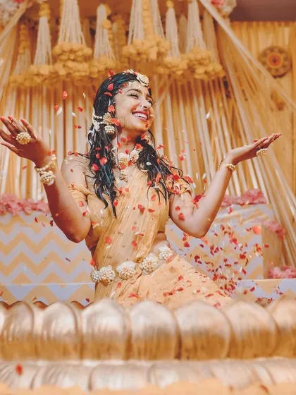 A moment of pure joy at actress Aditi Prabhudeva's Haldi ceremony. We created this custom-fabricated lotus-shaped tub for the 'arisina shastra', surrounded by a beautiful yellow and pink floral decor setup.