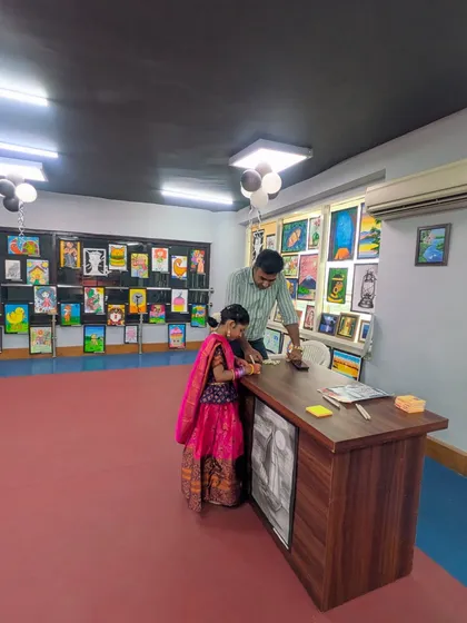 A young student, dressed for the occasion, receives guidance at the exhibition reception. This shows the interactive and personal nature of our events, where students are the stars of the show.