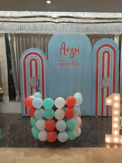 Celebrating a "ONEderful" first birthday with a charming hot air balloon theme. This setup features modern arched backdrops, a light-up number one, and custom name blocks for a personalized photo corner.