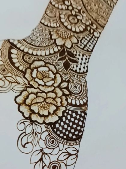 The same design, now with more details and fillers added. You can see how checkerboard grids and fine lines enhance the main floral motifs.