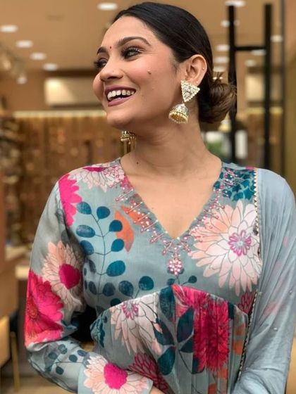 I love the bold floral print on this grey kurta pant set. It's a modern, stylish piece that's sure to make a statement.