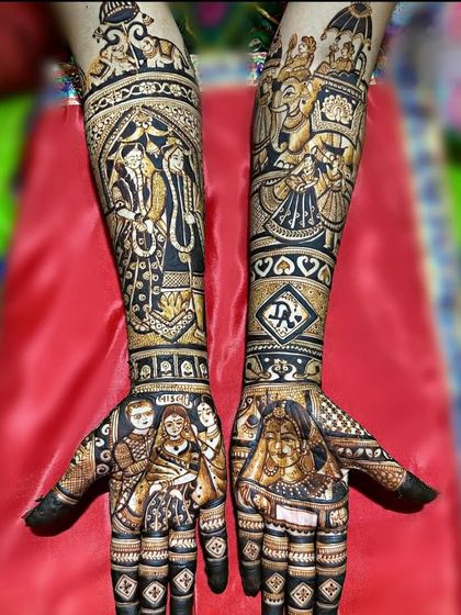 A very detailed design showing the wedding ceremony. The palms have portraits of the couple with their family, while the arms depict the varmala ceremony and doli.