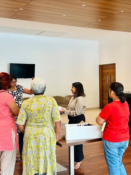 I love the energy in my group workshops. Here, I'm interacting with participants, answering their specific questions and tailoring my advice to their unique challenges and home environments.