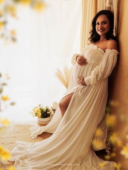 A touch of yellow flowers adds a cheerful pop of color to this dreamy, sun-kissed boho portrait.