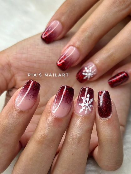 All the red glitters are out for the holiday season. This is a beautiful red glitter ombre with a delicate snowflake accent.