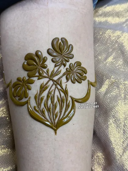 This is a simple yet striking floral bouquet design, perfect as a standalone piece on the arm or leg. The clean lines give it a very modern feel.