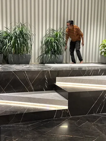 Bringing nature into the most personal spaces. Here, I used a combination of tall and medium-height plants to create a private, spa-like oasis in a modern marble bathroom, proving any room can be a garden.