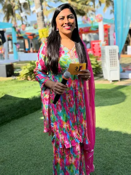 Ready to kick off a vibrant Mehendi carnival. I love hosting these colourful pre-wedding events, making sure the atmosphere is festive and fun while you and your guests enjoy the intricate henna designs and timeless traditions.