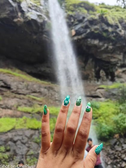 Taking my nail art on an adventure! This green abstract set, inspired by the lush monsoon landscape, features different shades of green with a cool, marbled effect.