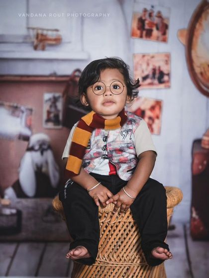 For the little wizarding world fan, this Harry Potter themed shoot is perfect. Complete with round glasses and a Gryffindor scarf, this portrait captures the magic of the beloved series.