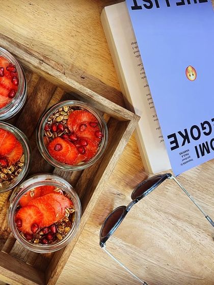 Books and brunch are a weekend ritual for many of our regulars. Here, our house-made granola jars are ready for a reading social, paired with a great book and sunglasses for a sunny spot in the garden.