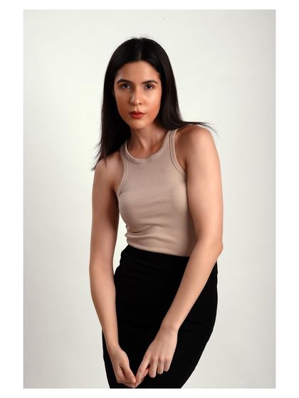 Another pose from the same shoot, offering a slight variation for catalog use.