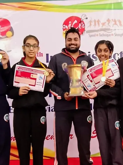 Celebrating our team's gold medal in the U-15 girls' team championship and Vaishnavi Jaiswal's individual bronze at the Maharashtra state championship 2022.