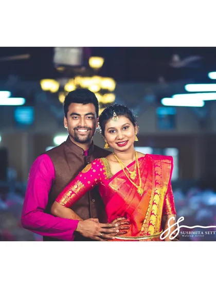 Seeing my bride happy next to her partner is the best reward. This photo captures the final engagement look, a fresh and radiant style that glows with happiness and looks perfect in photos.