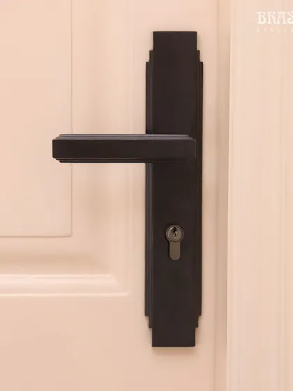 A detailed shot of the Natali Lever Handle, highlighting its sharp, geometric profile and the smooth, matte finish. This is a handle for those who appreciate precision and understated luxury.