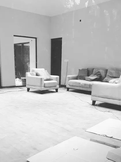 Almost there. The furniture is in place, and the space is undergoing its final cleaning. Just a few last finishing touches remain before this project is complete.