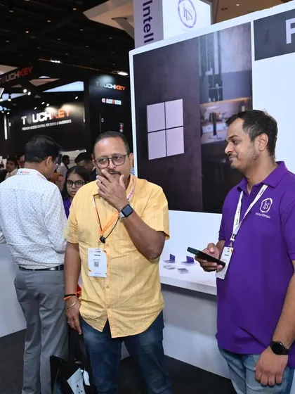 A candid moment of discussion and discovery at our Smart Home Expo 2024 booth. Visitors exploring the sleek design and functionality of the Roehn keypads we distribute.