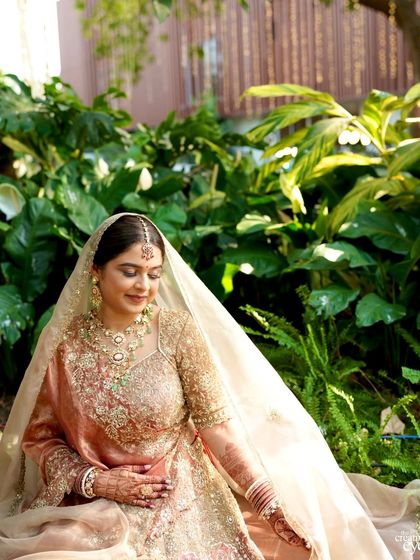 Modern Pastel & Golden Brides photo 21