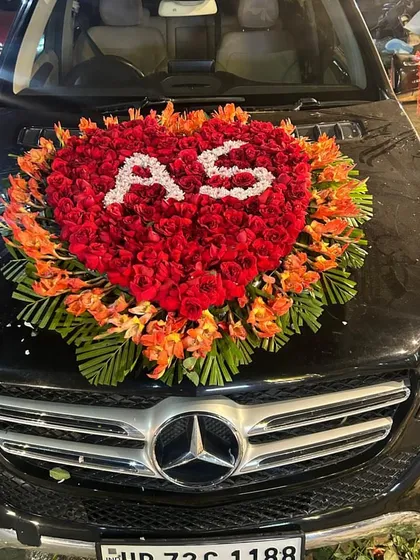 I offer on-location wedding car decoration across Ghaziabad and Noida. This design features a heart made of fresh red roses with the couple's initials, creating a personalized and elegant look for the groom's car.