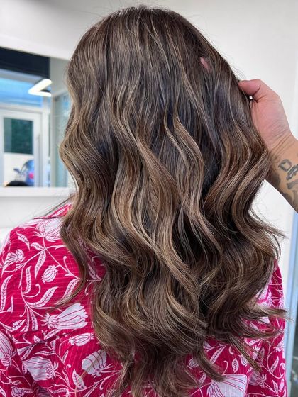 A classic signature balayage with beautiful, flowing waves. This look is timeless and adds a touch of glamour to everyday style.