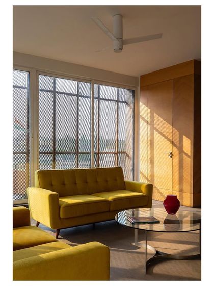 The interior of 'Hoverspace' is a column-free environment where structural trusses are celebrated as sculptural red elements. Minimalist furniture and extensive use of glass for partitions create a transparent, light-filled, and collaborative workspace.