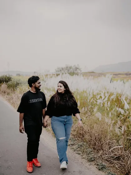 A full-length view of the couple's walk, showing their easygoing chemistry. This type of candid, walking shot is great for capturing natural movement and personality.