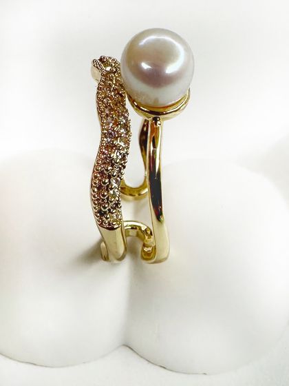 From my Minimals by D'oro collection, this pearl and pave diamond ring is a piece of high fashion for everyday wear.
