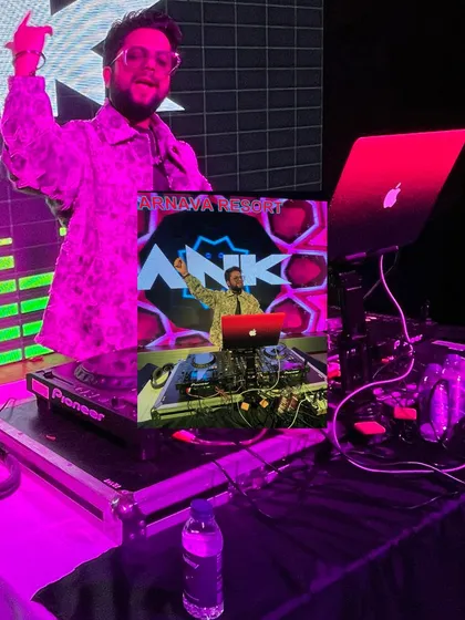 A cool shot from the Dehradun event, where my live feed was displayed on the console screen. I can integrate my branding into your event's visual setup.