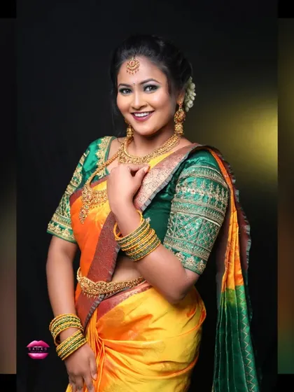 This beautiful South Indian look was created by one of my talented students during her portfolio shoot. I provide models, jewellery, and professional photography for my students.